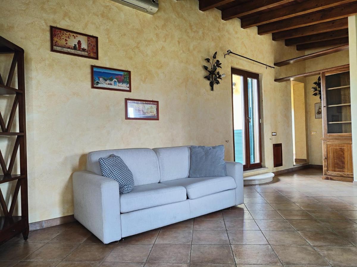 B&B Camera Delle Camelie ปาเลสตรินา ภายนอก รูปภาพ